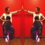 Sonakshi Sinha Instagram - No mercy! Had THE best time bringing out the hip hop hooligan in me for #LipSingBattle! Styled by boy wonder @mohitrai (tap for deets) beauty by @vardannayak and hair by @themadhurinakhale ❤️ #sonastylefile #swagmeradesi