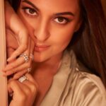 Sonakshi Sinha Instagram - Ive been screaming myself hoarse but i think this is the only way you’ll listen - GO GREEN!!! Styled by @mohitrai with @shubhi.kumar @tarangagarwal_official (tap for deets) Photographed by @tejasnerurkarr Hair by @themadhurinakhale Makeup by @heemadattani