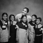 Sonakshi Sinha Instagram - With these bright and beautiful @nanhikali's ❤️ photographed by @colstonjulian #projectnanhikali #nanhikali #educateher #girlchild Mehboob Studio