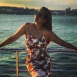 Sonakshi Sinha Instagram – Sunset sailing on the #hudsonriver ❤️ #sonastravels #newyorkcity #magiclight #sundayfunday Hudson River