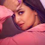 Sonakshi Sinha Instagram - Playing with Pink 💕 Styled by @mohitrai with @tarangagarwal_official @shubhi.kumar (tap for deets) Photographed by @tejasnerurkar Makeup by @heemadattani Hair by @themadhurinakhale