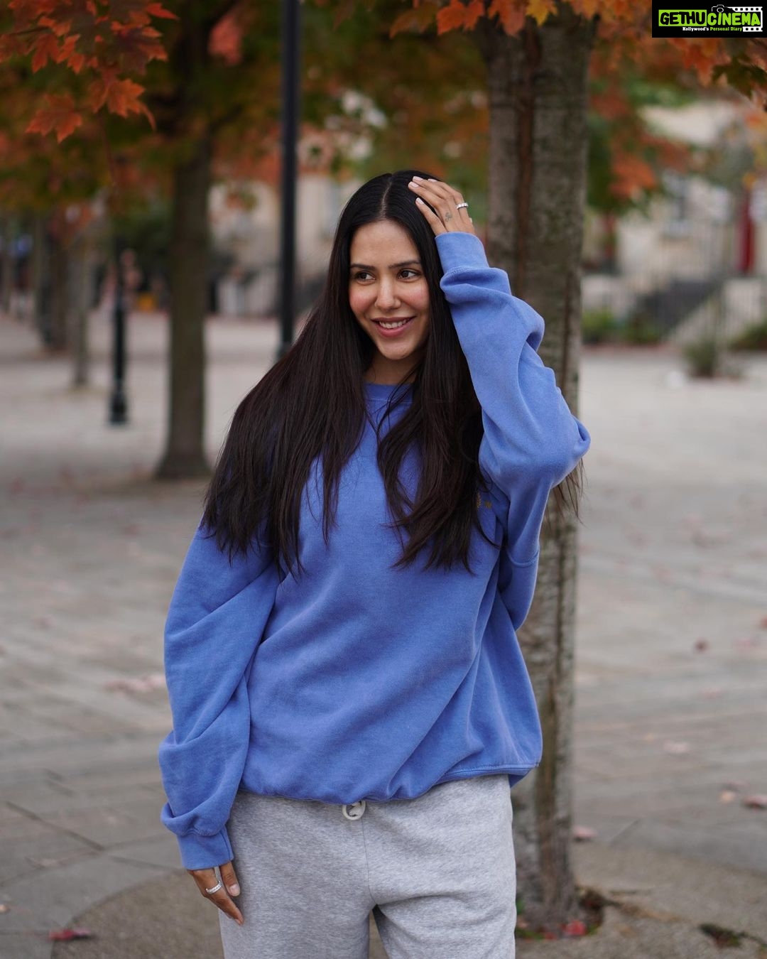 Sonam Bajwa Instagram - 𝓘 𝓼𝓱𝓸𝓾𝓵𝓭 𝓼𝓶𝓲𝓵𝓮 𝓯𝓸𝓻 𝓽𝓱𝓮 𝓹𝓲𝓬𝓽𝓾𝓻𝓮𝓼 𝓶𝓸𝓻𝓮 𝓸𝓯𝓽𝓮𝓷....