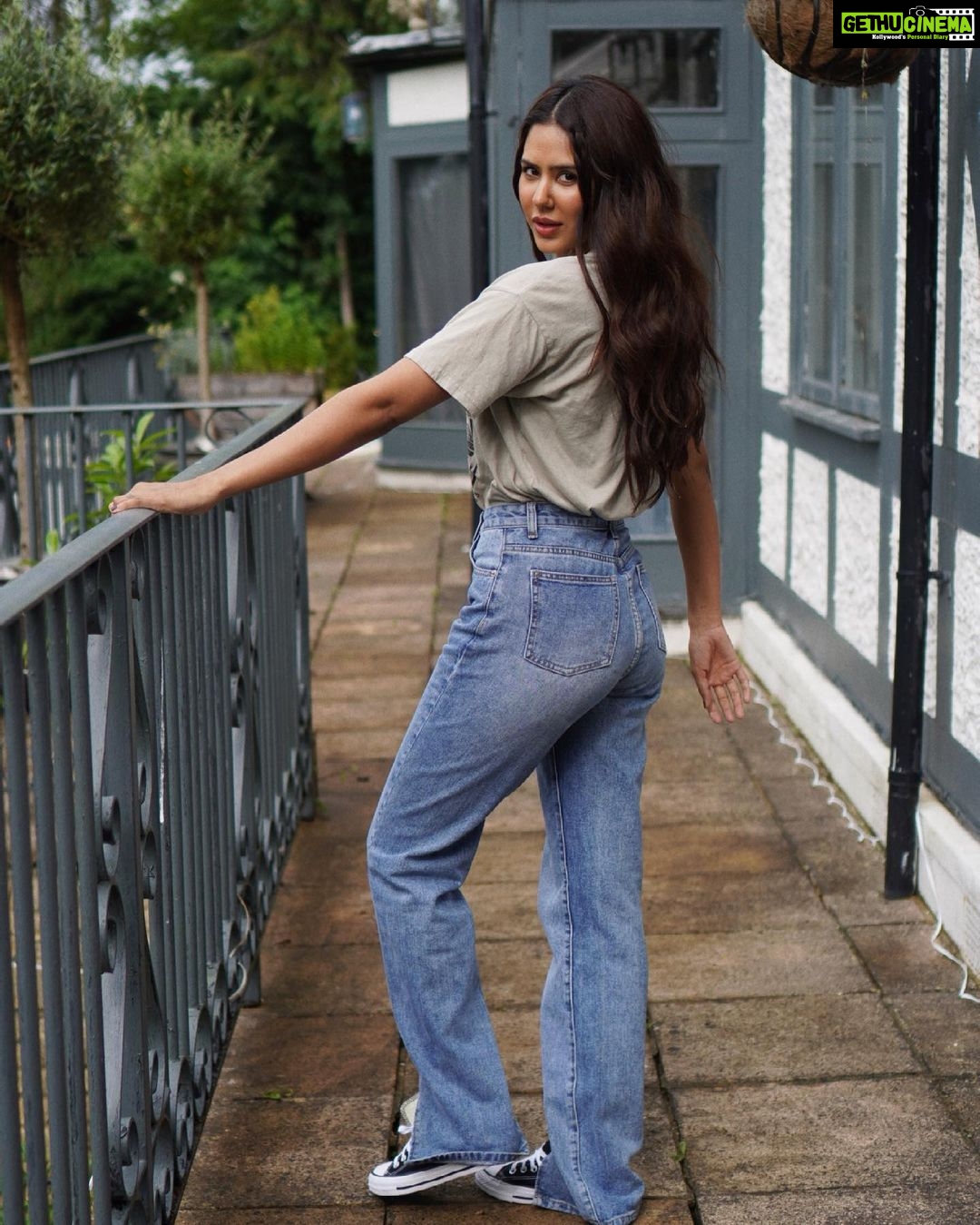 Sonam Bajwa Instagram - ππͺπ΄π© πΊπ°πΆ πΈπ¦π³π¦ π©π¦π³π¦ π€