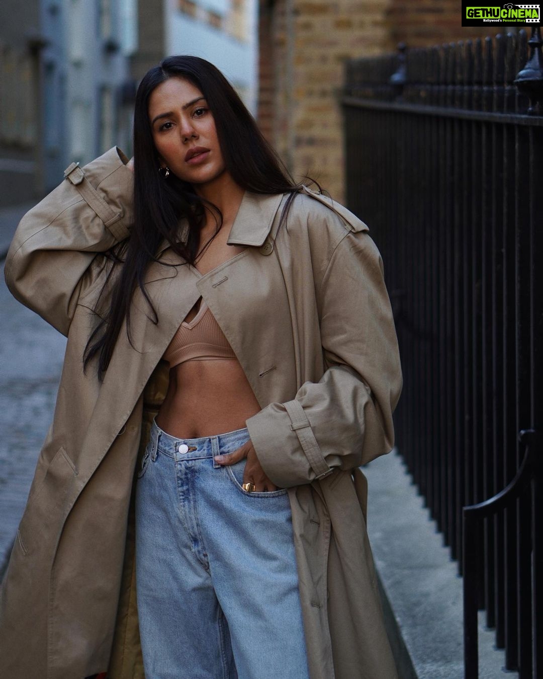 Sonam Bajwa Instagram - 𝓕𝓮𝔀 𝓽𝓱𝓲𝓷𝓰𝓼 𝓷𝓮𝓿𝓮𝓻 𝔀𝓸𝓻𝓴𝓮𝓭 𝓸𝓾𝓽 𝓪𝓷𝓭 𝓽𝓱𝓪𝓷𝓴 𝓖𝓞𝓓 𝓯𝓸𝓻 𝓽𝓱𝓪𝓽....