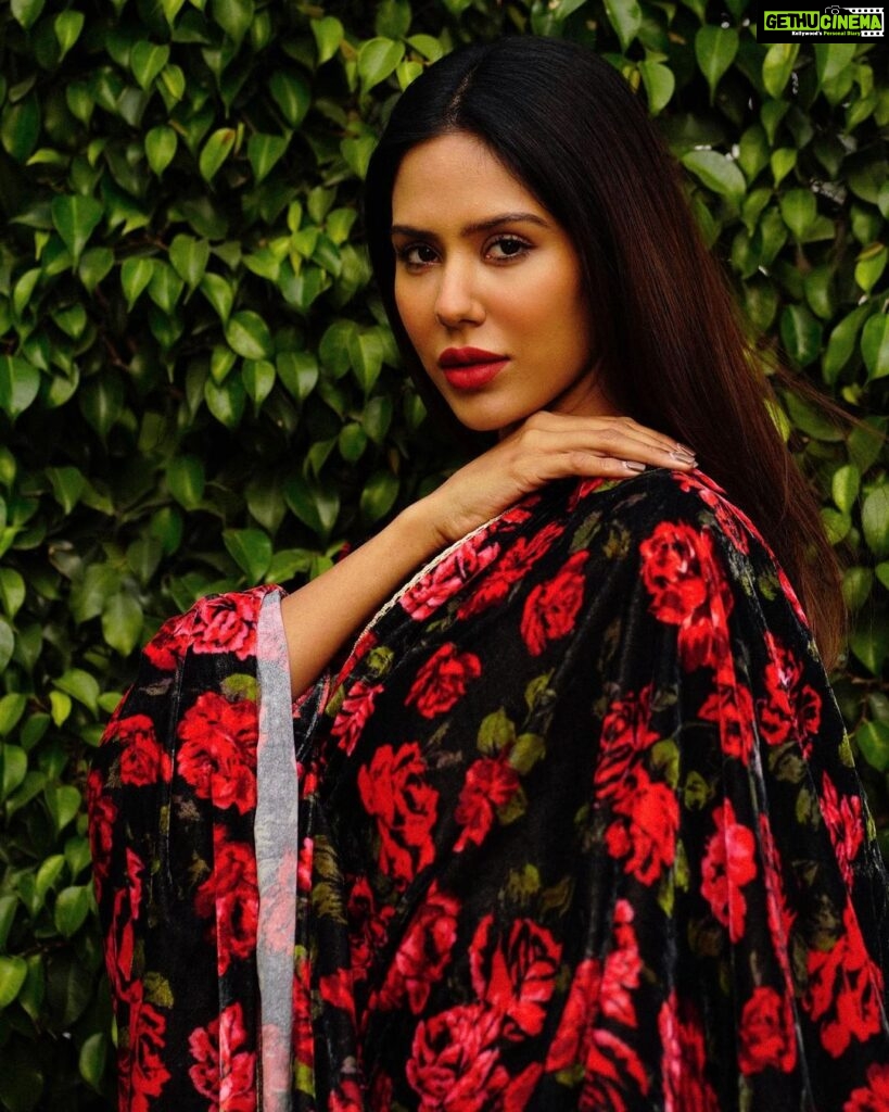 actress-sonam-bajwa-instagram-photos-and-posts-february-2021-gethu-cinema