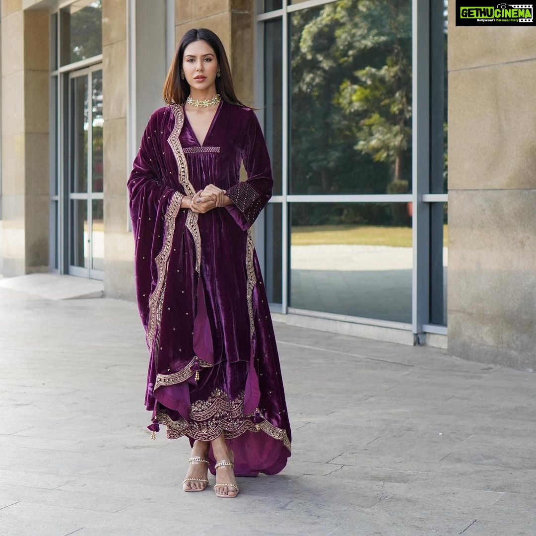 Sonam Bajwa Instagram - For Dil Diyaan Gallan with Sonam Bajwa Wearing @sureenachowdhri Jewellery @sachdeva.ritika Make up @coco_ballucci Hair @hairbyharrybajwa