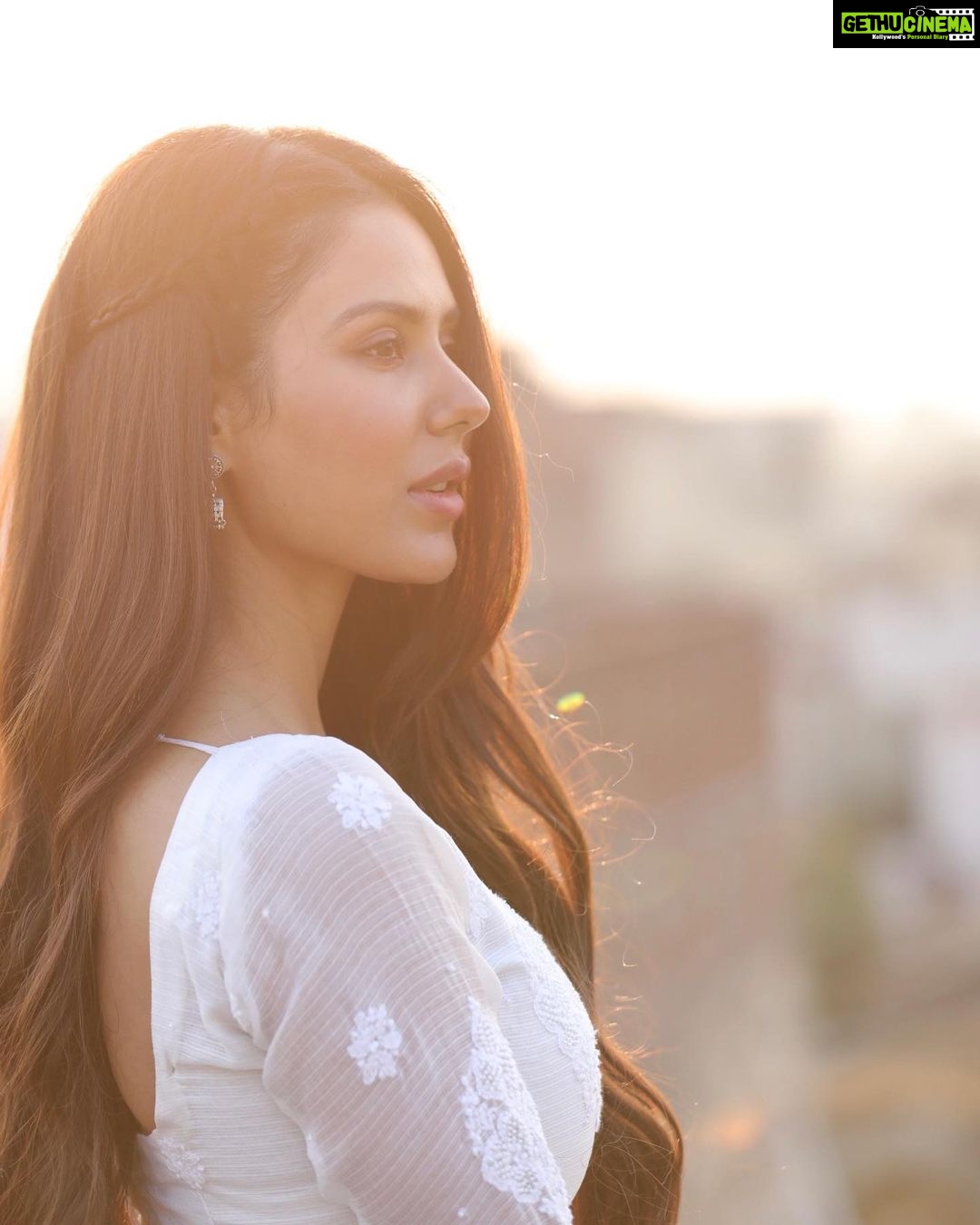 Sonam Bajwa Instagram - Back on set... #MeinViyahNahiKaronaTereNaal