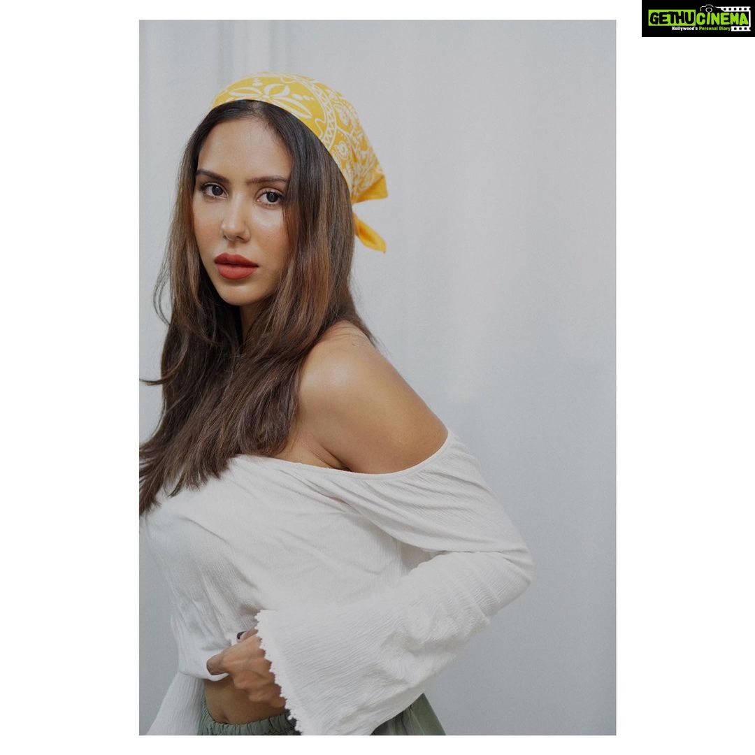 Sonam Bajwa Instagram - You are loved no matter how you feel 🌼
