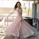 Sonam Bajwa Instagram - 𝓛𝓮𝓱𝓷𝓰𝓮 𝓾𝓽𝓽𝓮 𝓳𝓪𝓽𝓽𝓲𝔂𝓮 𝓼𝓲𝓽𝓪𝓻𝓮 𝓳𝓮𝓭𝓮 𝓳𝓪𝓭𝓮 𝓷𝓮 ✨✨✨ 𝓦𝓮𝓪𝓻𝓲𝓷𝓰 @abhinavmishra_