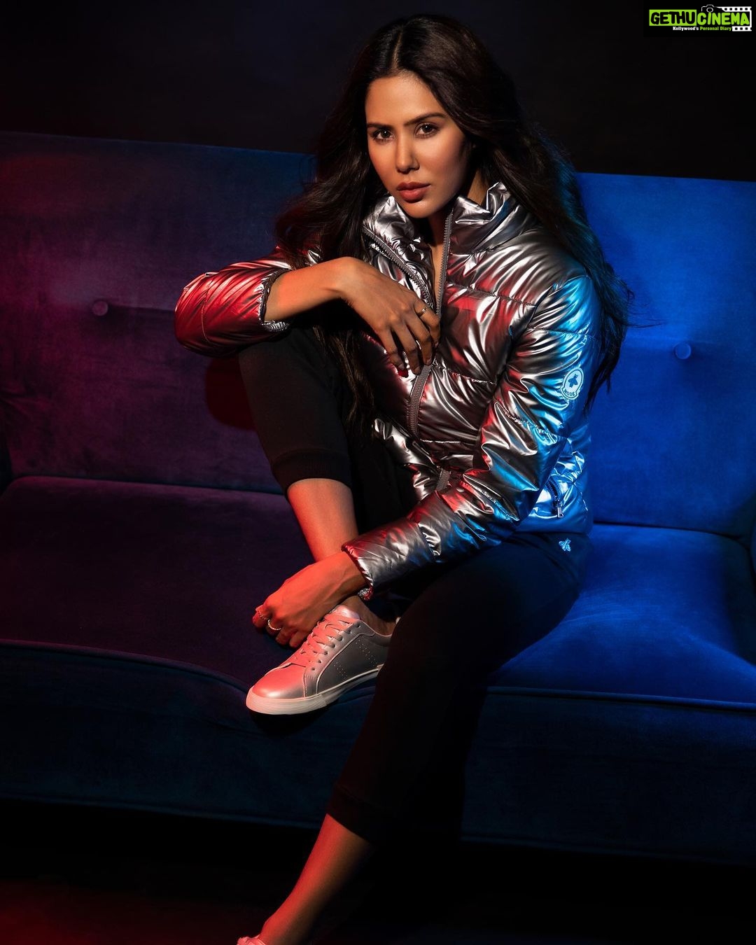 Sonam Bajwa Instagram - Winter ready with @redtapeindia @mode.redtape