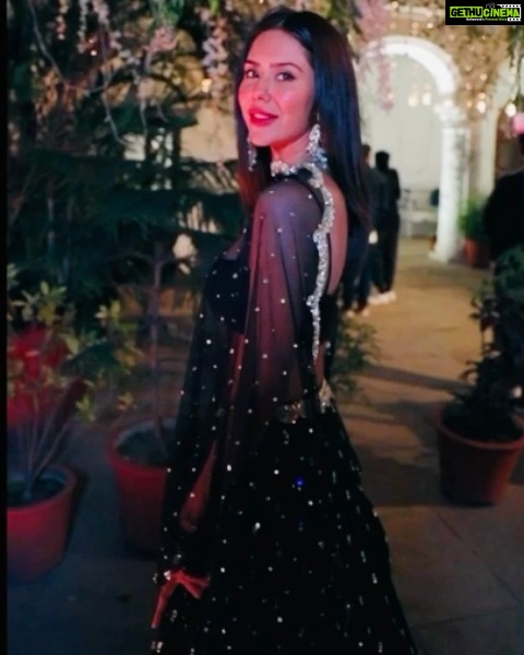 Sonam Bajwa Instagram - Moh se naina milayee ke 🎶 🎶