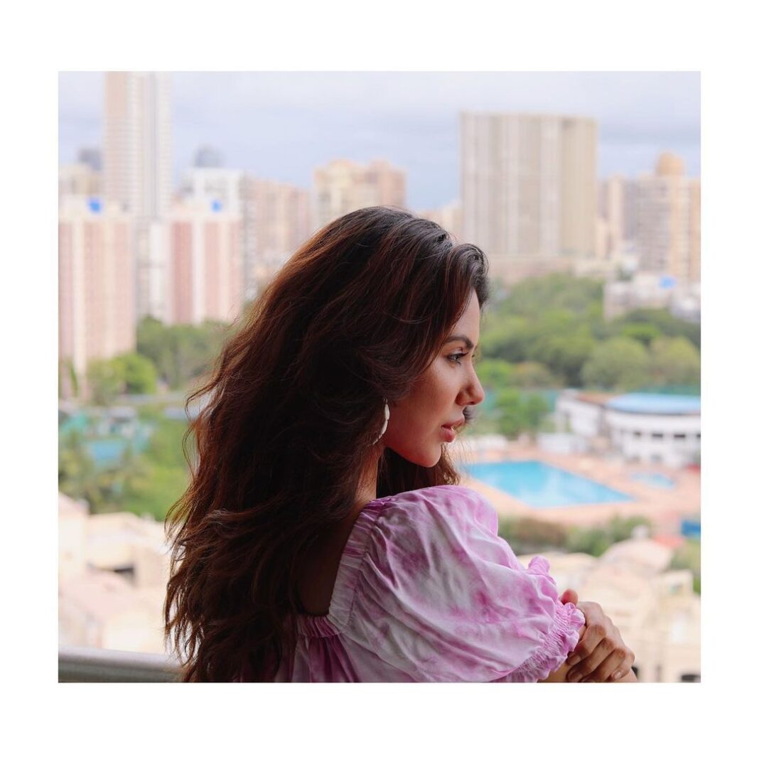 actress-sonam-bajwa-instagram-photos-and-posts-july-2020-gethu-cinema