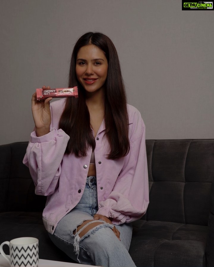 Sonam Bajwa Instagram - I am passionate about what I do and each day I strive to do better than the previous. Revital Energy NXT Bars are powered with Natural Ginseng and give me that gives me NXT level energy to go above and beyond and #RaiseTheBar! #collab Get your Revital Energy NXT Bar on Amazon today! #RaiseTheBar #RevitalNXT #EnergyNxt #ProteinNxt #EnergyBar #ProteinBar #HealthySnack #PowerSnack #WorkoutSnack #NoArtificialSweetener #NaturalGinseng #TripleBlendProtein