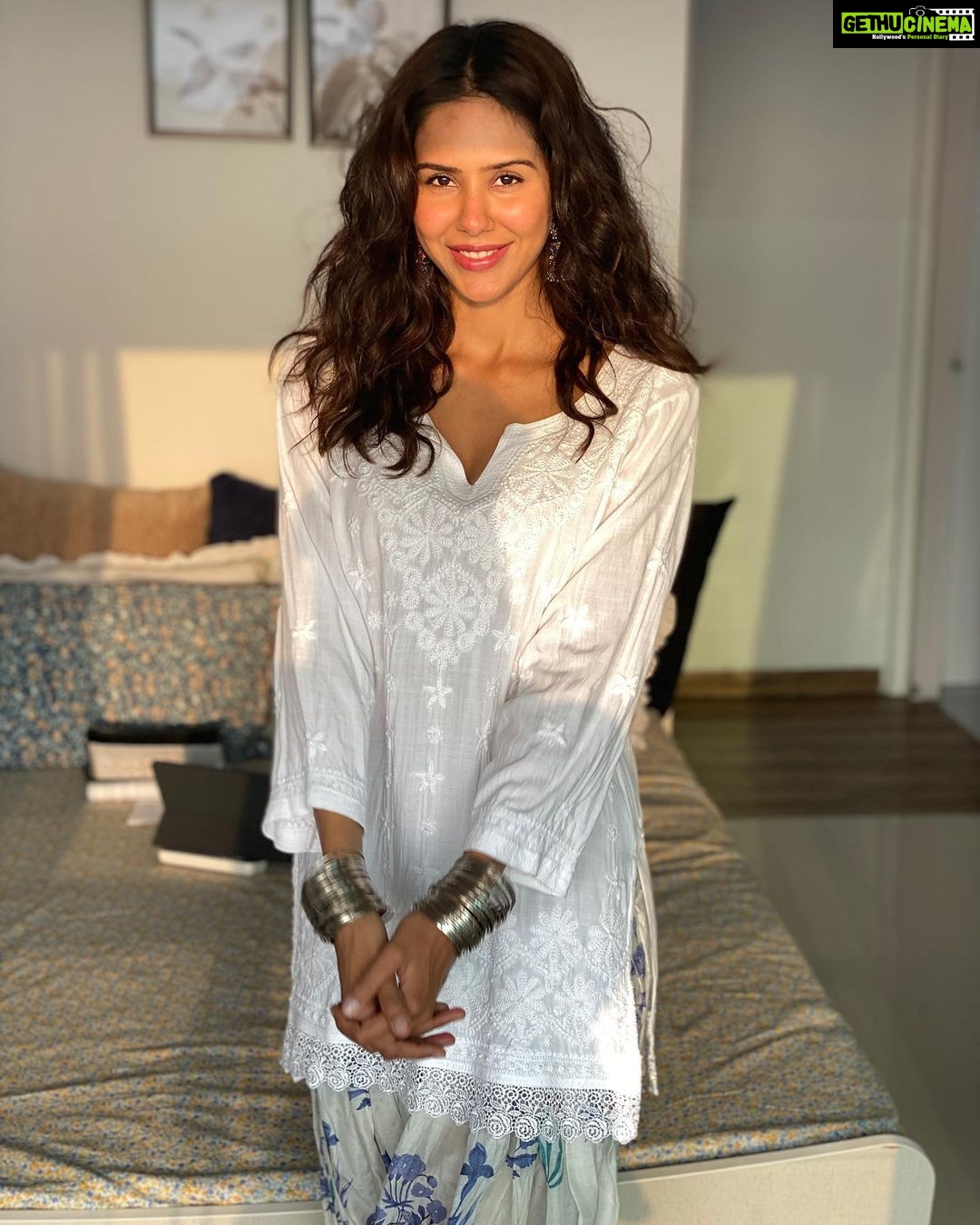 Sonam Bajwa Instagram - May the darkest phase of your life ...lead you towards being the brightest person you are purposed to be 💕 #BetternotBitter