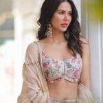 Sonam Bajwa Instagram – 🌹🌹🌹