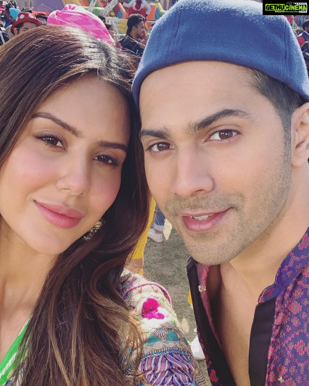 Sonam Bajwa Instagram - Hey @varundvn ☺️ #sd3
