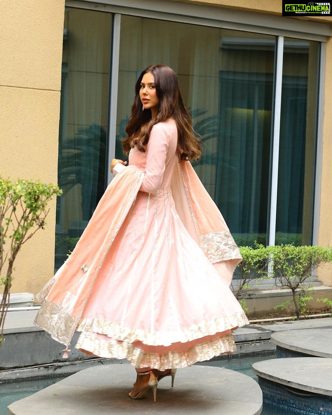 Sonam Bajwa Instagram - Jinde Meriye releasing tomorrow...💕 Wearing @labelpriyankasingh Jewellery @minerali_store @sangeetaboochra Hair @daksh_hairguru Makeup @coco_ballucci