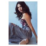 Sonam Bajwa Instagram - Dreamer 🌸🌸 📸 @tushar.b.official Makeup - @shreyaashrivastavaa Hair - @daksh_hairguru Stylist - @ainarashirazi