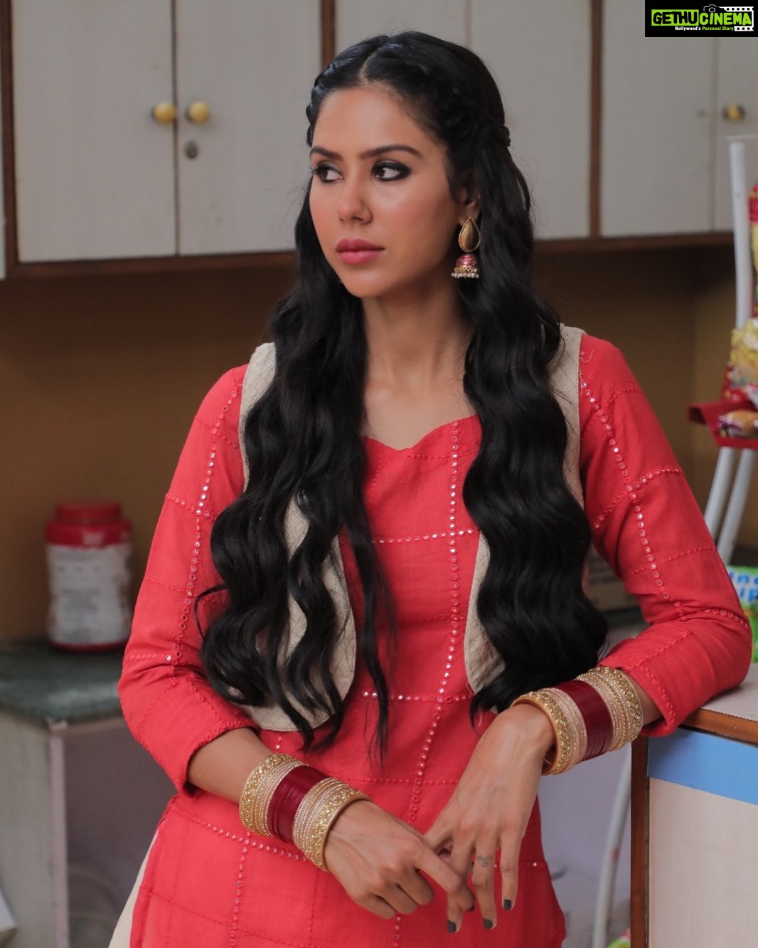 Sonam Bajwa Instagram - Hanji kaun kaun ja reha aaj film dekhan?? Ardab Mutiyaran in the cinemas near you...❤️❤️