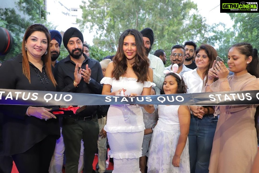 Sonam Bajwa Instagram - Had a great time yesterday at the store launch of fashion brand @statusquoindia in Ludhiana. Do check out their collection! #SQIndia