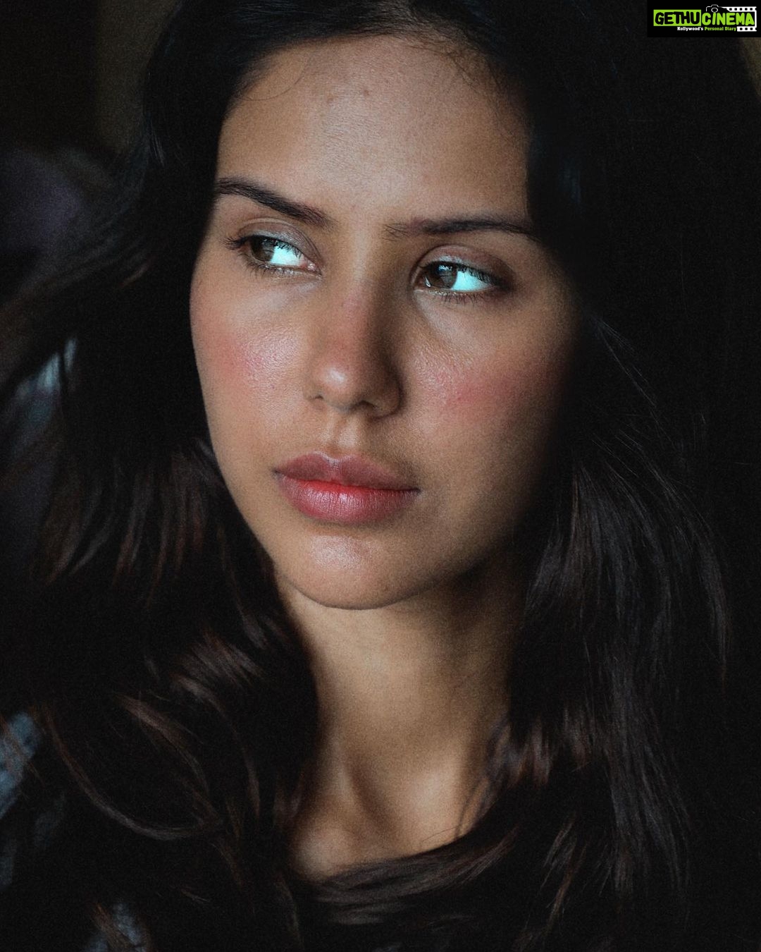Sonam Bajwa Instagram - Issa look 👀 📸 @fathersimage