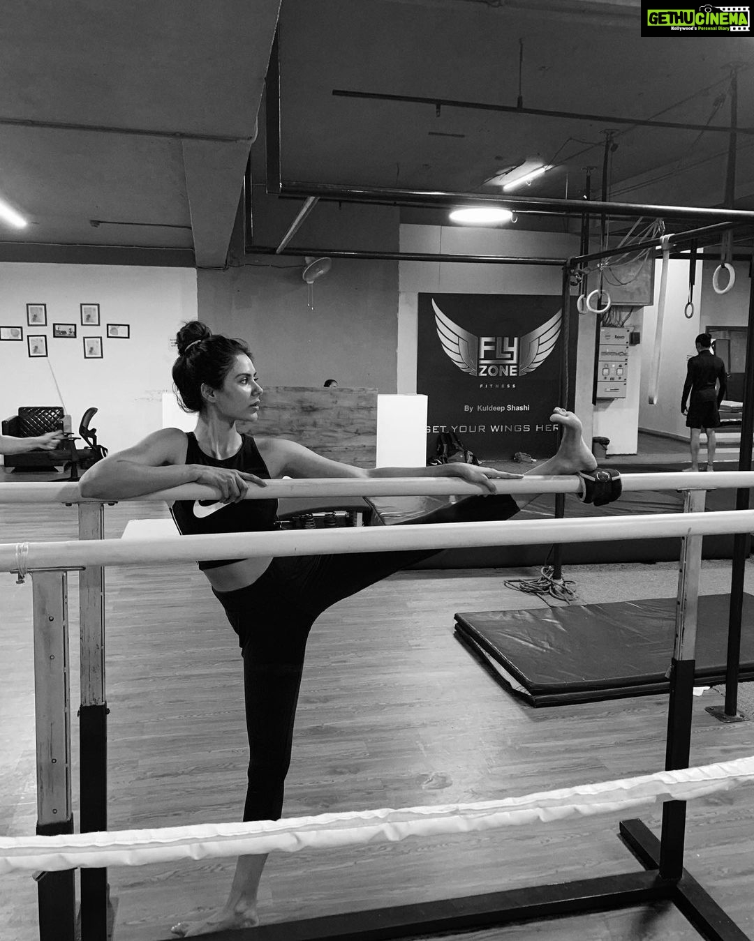 Sonam Bajwa Instagram - What’s ahead in future is so beautiful 😍