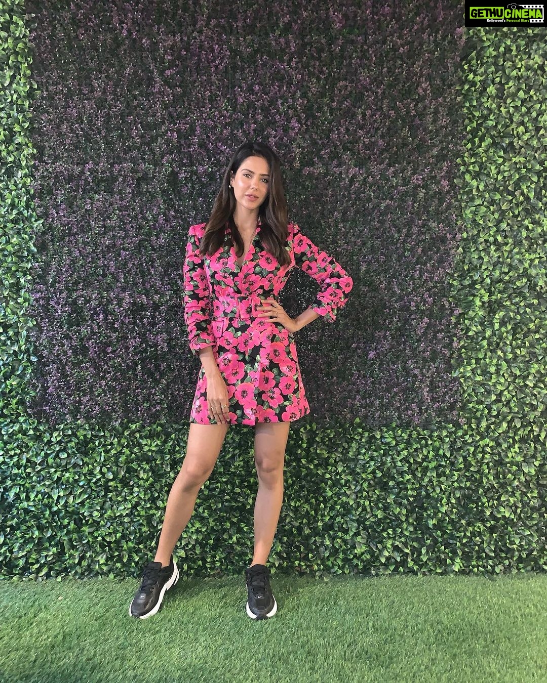 Sonam Bajwa Instagram - 🌺🌸🌺 Today at Singham’s promotions in Mumbai... styled by @rochelledsa n @anishagandhi3 HMU @bhagya.vaid