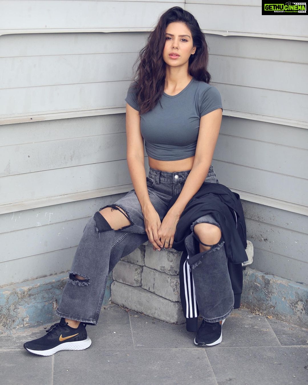 Sonam Bajwa Instagram - Love the grey in clothing not life 🙄✌️