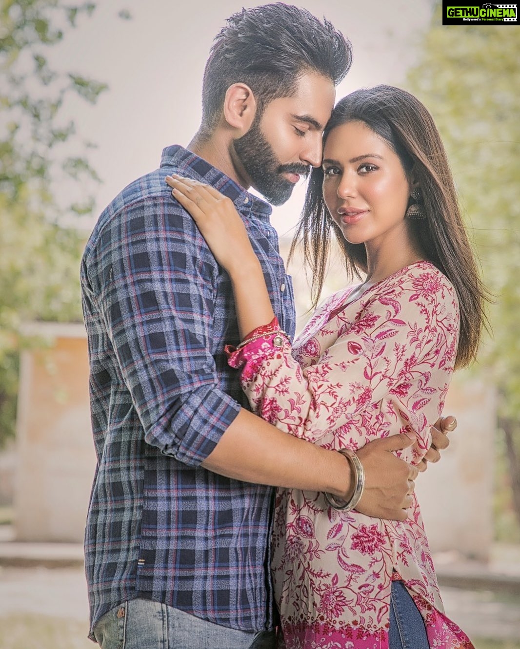 Sonam Bajwa Instagram - Tera Mera Rishta, Din te Raat Warga, Tu mere Muhre te Main tere Muhre.... @parmishverma #JindeyMeriye #25Oct Directed By @iampankajbatra. @omjeegroup @munishksahni
