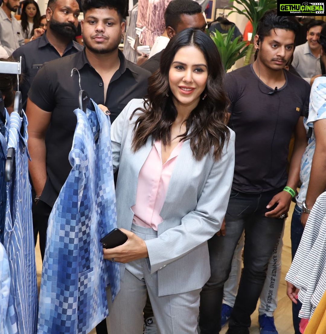 Sonam Bajwa Instagram - Today, I had the pleasure of being in my favourite city Chandigarh to launch the only fashion store designed for women. Project Eve has the trendiest Spring/Summer fashion, accessories, beauty and events all under one roof, including a salon and in-house stylist! The store is so thoughtfully designed with such luxurious trial rooms that have day and night lighting, mobile charging pods and the friendliest staff. I can’t wait to flaunt my shopping haul. You guys HAVE TO check it out. Visit them on the first floor at Elante Mall. @myprojecteve