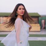Sonam Bajwa Instagram - Only turning back to see how far I have come... Forever grateful 🙏🏼🙏🏼🙏🏼 Just one day to go for Gudiyaan Patole....are you excited to watch the film?? 📸 @teamforevermedia