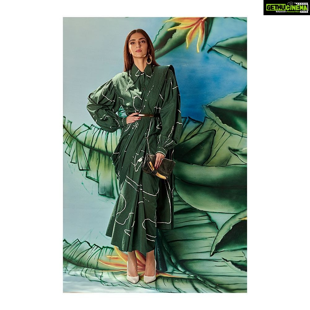 Sonam Kapoor Instagram - Happiness can only exist in acceptance- George Orwell #EkLadkiKoDekhaTohAisaLaga #LetLoveBe Outfit: @___badaam Jewellery: @one_nought_one_one Make up: @mitalivakil Hair: @bbhiral Styling: @rheakapoor Assistant stylist: @vani2790 @manishamelwani @spacemuffin27 📷: @thehouseofpixels