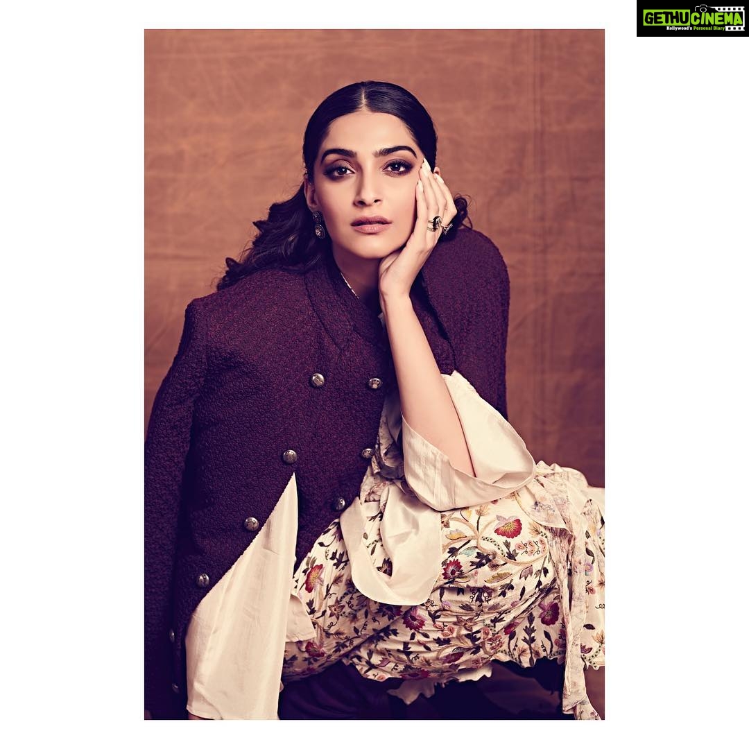 Sonam Kapoor Instagram - You’ll turn out ordinary if you’re not careful. For #EkLadkiKoDekhaTohAisaLaga Promotions. #LetLoveBe Outfit - @anamikakhanna.in Bandhgala - @kunalrawalofficial Jewellery - @amrapalijewels Hair - @bbhiral Make up - @mehakoberoi Styling - @rheakapoor Assisted by - @spacemuffin27 @manishamelwani @vani2790 📸 - @thehouseofpixels
