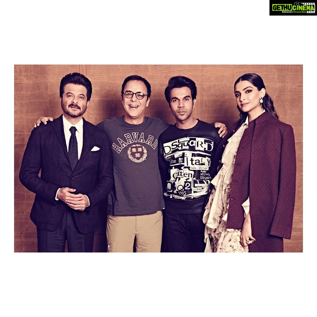 Sonam Kapoor Instagram - With the league of extraordinary gentlemen! @anilskapoor @rajkummar_rao For #EkLadkiKoDekhaTohAisaLaga Promotions. #LetLoveBe Outfit - @anamikakhanna.in Bandhgala - @kunalrawalofficial Jewellery - @amrapalijewels Hair - @bbhiral Make up - @mehakoberoi Styling - @rheakapoor Assisted by - @spacemuffin27 @manishamelwani @vani2790 📸 - @thehouseofpixels