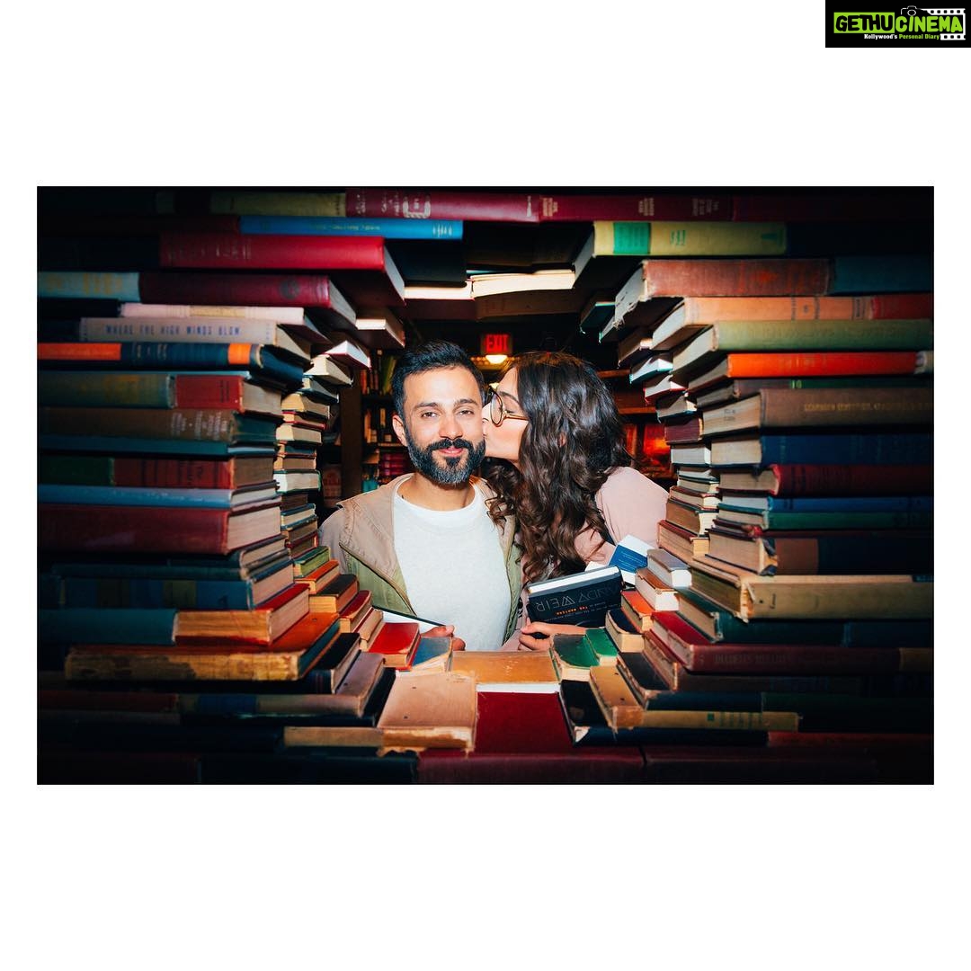 Sonam Kapoor Instagram - @anandahuja and I just stepped into a book lovers’ paradise 😍 When you come to @discoverLA, you can’t miss @thelastbookstorela in Downtown Los Angeles 🤓 Thanks for the recommendation @VidyaVox and great hanging out with you today. #ComeFeeltheLove #everydayphenomenal The Last Bookstore