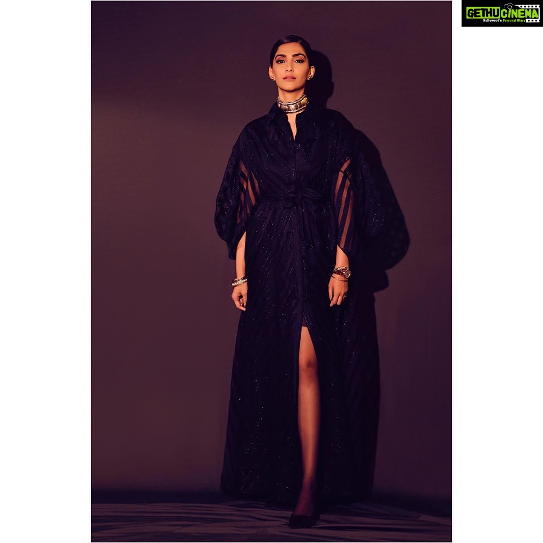 Sonam Kapoor Instagram - Opening dinner @iwcwatches wearing my faves @ralphandrusso 👄 @namratasoni 💎 @amrapalijewels STYLE @rheakapoor asst @chandiniw 📸 @thehouseofpixels Geneva, Switzerland