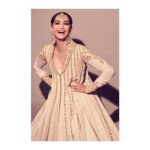 Sonam Kapoor Instagram – Work hard, laugh harder! 
Dress – @rohitbalofficial
Jewellery – @kapoor.sunita
Hair – @alpakhimani
Make up – @mehakoberoi
Styling – @rheakapoor
Assisted by – @manishamelwani @spacemuffin27 @snehaindulkar
📸 – @thehouseofpixels