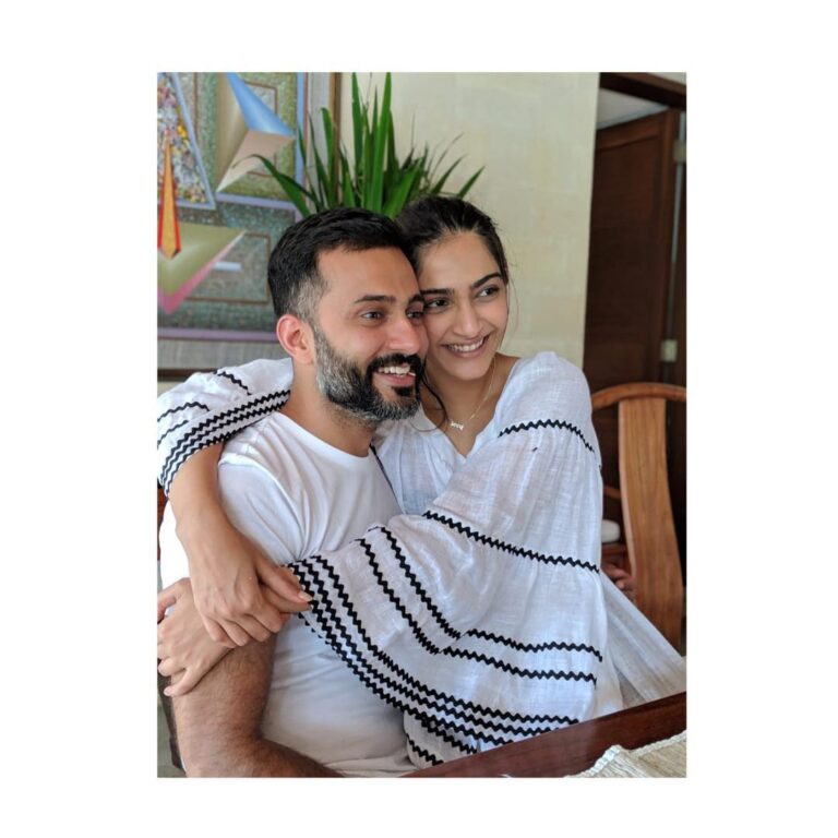 Sonam Kapoor Instagram - Happy happy new year guys. This year has been so beautiful. Have had three releases ( Padman, veere and sanju) got married to the most wonderful man in the world and moved into our first home together. I’m truly blessed with the best family and friends a girl can have. Ever grateful and ever thankful.. all my love... ☮️ 2018 you were wonderful! And 2019 I’m looking forward to you!