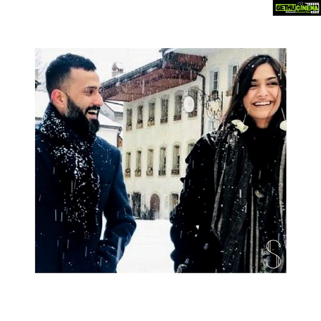 Sonam Kapoor Instagram - May your Christmas be filled with joy and happiness! Merry Christmas from us, to you!🎄
