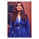 Sonam Kapoor Instagram - I see you and sometimes I don’t... Outfit - @daloodtbilisi Earrings - @alessandrarich Shoes - @escadaofficial Style @rheakapoor @spacemuffin27 @vani2790 @manishamelwani 💄 @tanviborkar 💇‍♀️ @bbhiral 📸 @thehouseofpixels Delhi