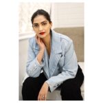 Sonam Kapoor Instagram – 🧥 @_ingorokva_ 👖 @frame 👟 @vegnonveg @nike 📸 @amanbhakri 💄 @namratasoni STYLE @rheakapoor @vani2790 @manishamelwani @spacemuffin27 Mumbai, Maharashtra