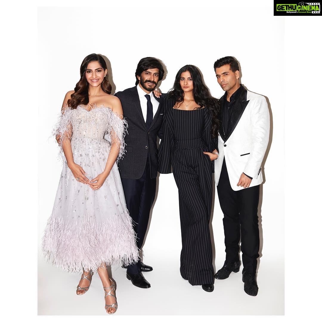 Sonam Kapoor Instagram - Sitting on the 🛋 with my beautiful siblings and talking absolute rubbish and absolute sense at the same time , something only @karanjohar can make you do outside of your living room couch. Mumbai, Maharashtra