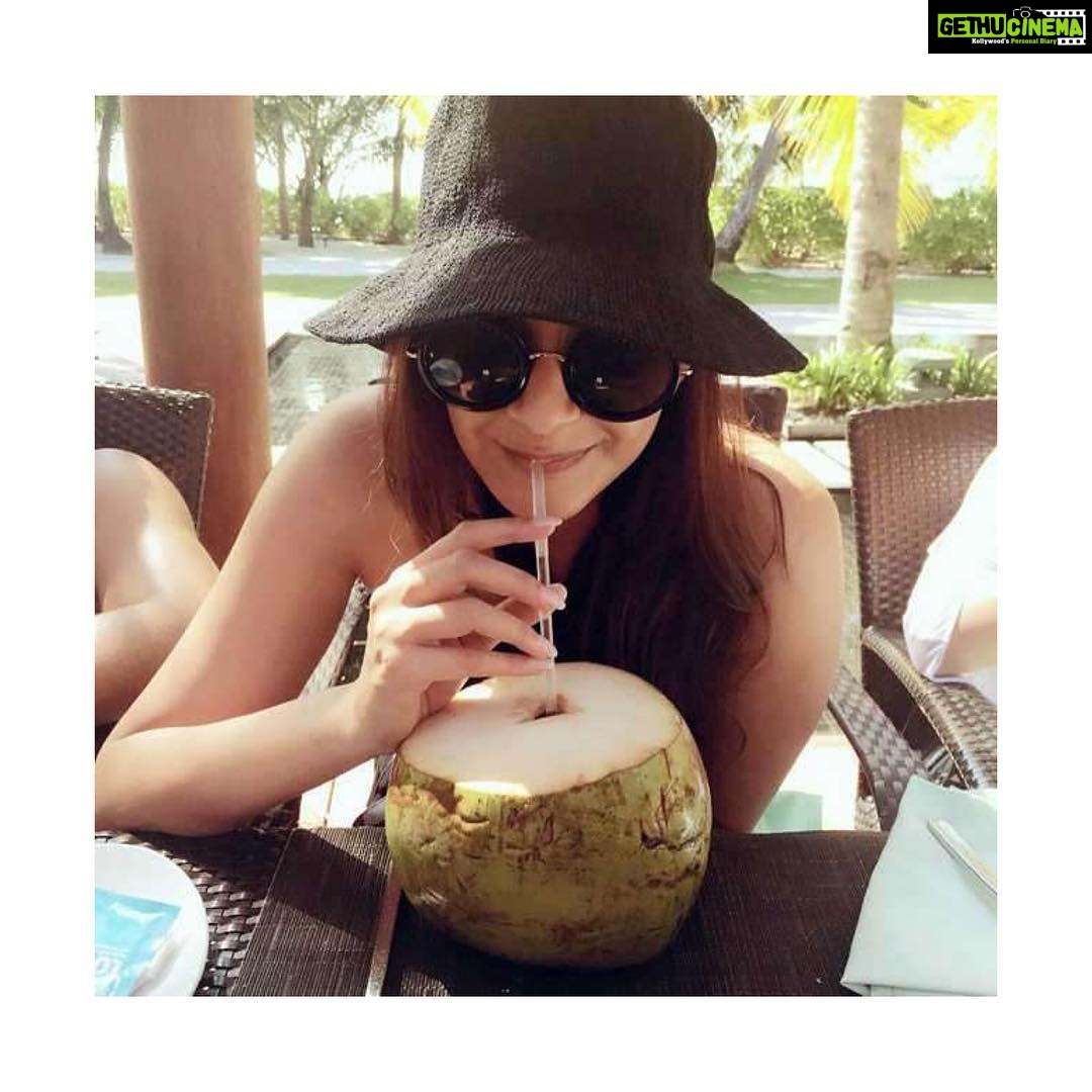 Sonam Kapoor Instagram - Beat the heat with some refreshing coconut waterš„„ #TGIF