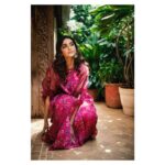 Sonam Kapoor Instagram – Enjoying a spot of sun, something I’ve missed during the monsoon! 🌅
👗: @saakshakinni
💎: @inaayatjewels
Hair: @alpakhimani 
Makeup: @mehakoberoi
Stylist: @rheakapoor 
Assisted by: @manishamelwani & @vani2790
📷: @thehouseofpixels