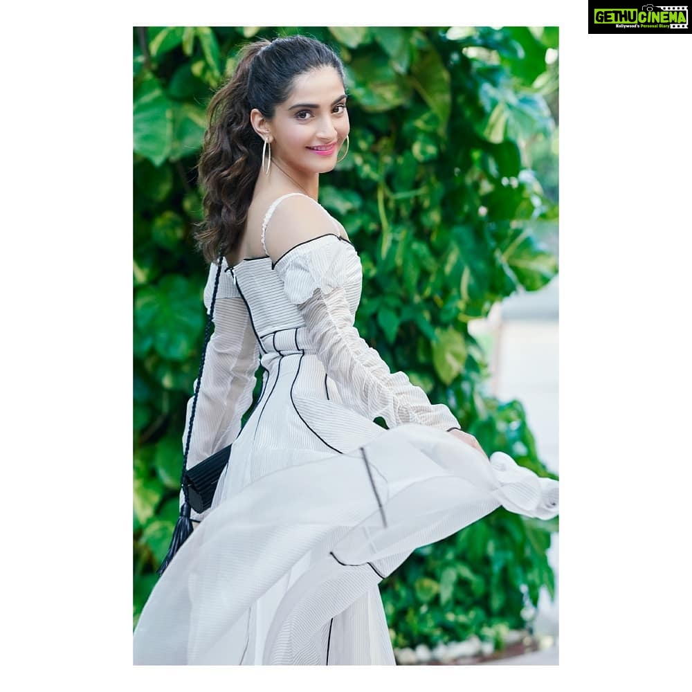 Sonam Kapoor Instagram - Fashion is not something that exists in dresses only. Fashion is in the sky, in the street, fashion has to do with ideas, the way we live, what is happening. β Coco Chanel For @algebratheartsandideasclub #AlgebraConversations π: @emiliawickstead Earrings: @jet_gems Ring: @minawala_jewellers π : @manoloblahnikhq Hair: @alpakhimani π: @artinayar Stylist: @rheakapoor Assisted by: @spacemuffin27 & @manishamelwani π·: @thehouseofpixels