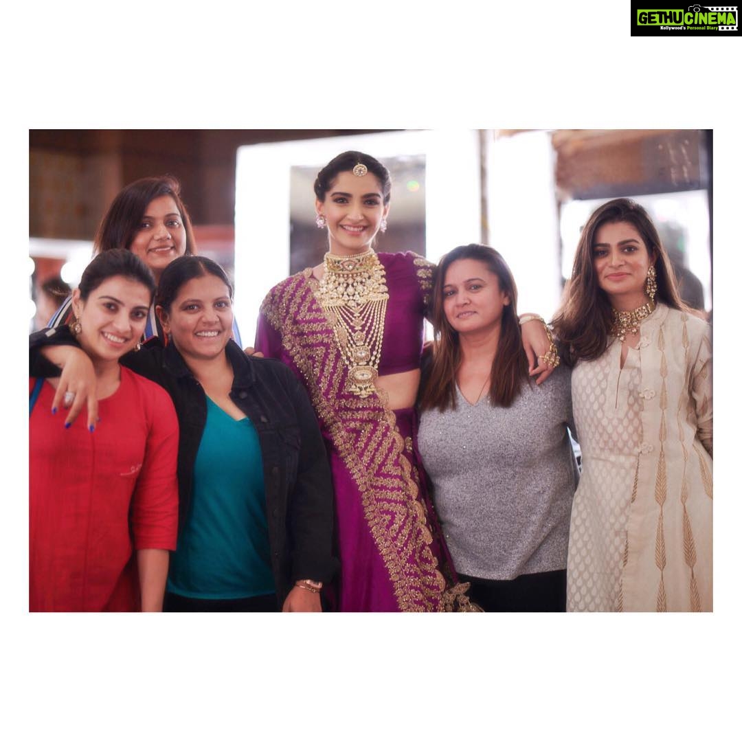 Sonam Kapoor Instagram - Those who make it happen! My team is the best! Love you all!