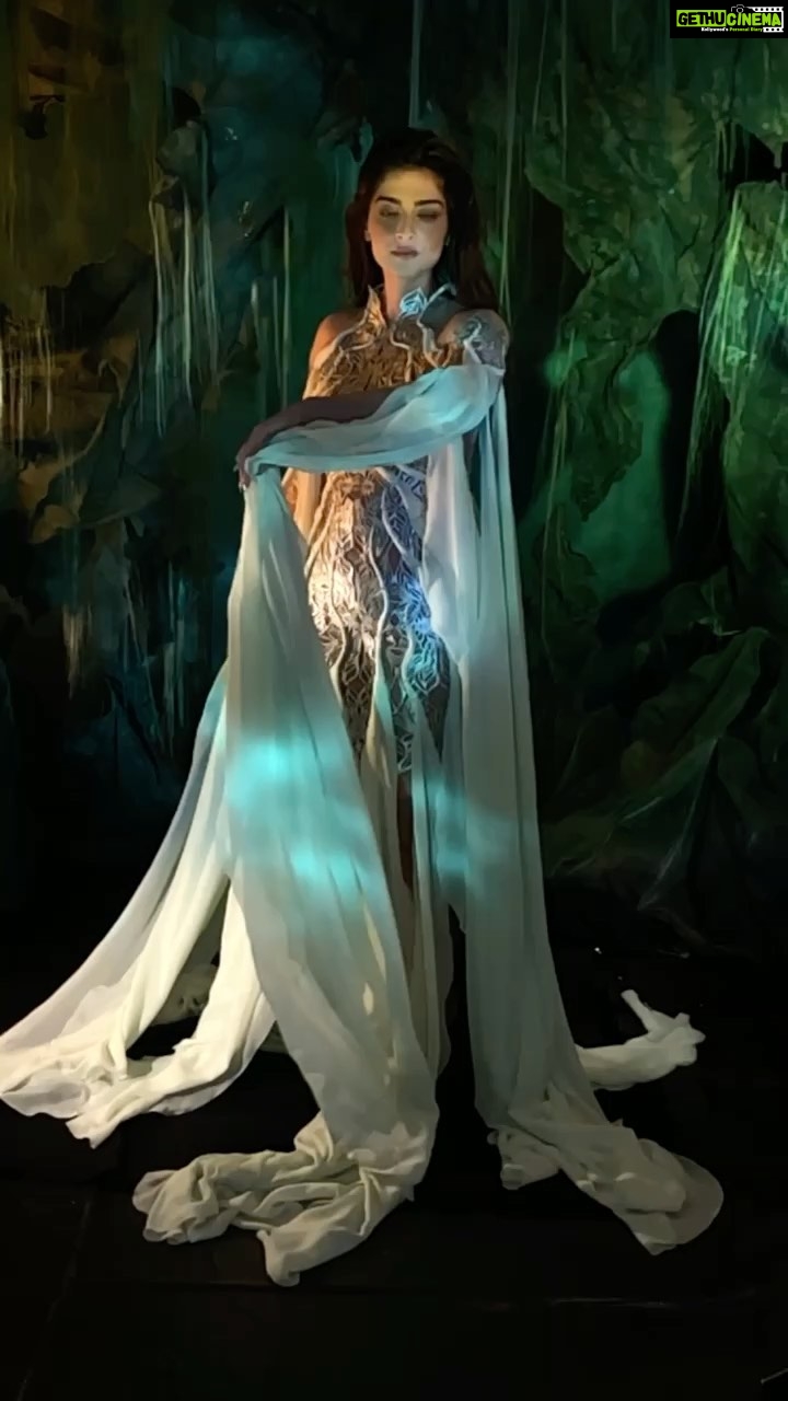 Sonam Kapoor Instagram - Iris is a feminist. Beyond nature and technology, I sense a strong feminine energy in her work. Her clothes have a sharp emphasis on movement, perhaps an homage to her life as a ballet dancer. I find her work romantic and innovative at the same time —simultaneously old and new. By looking at time, evolution and fashion in a non-linear way — learning from the past while looking to the future — Iris creates magic, one collection at a time. Designer: Iris van Herpen @irisvanherpen Set Designer: David Curtis - Ring @davidcurtisring Set Designer Assistant: Ian Cy @iancy_ Photographer : Henry @henrygorse Hair: Dayaruci @dayaruci Makeup: Ganga @gangamua Nails: Lucy Tucker @lucytuckernails Styling: Nikhil Mansata @nikhilmansata Styling Assistant: Vedika Sharma @vedz.sharma PR: Chandni Modha @chandnimodha_