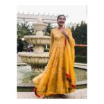 Sonam Kapoor Instagram - No touch ups just joy! Thanks for making me look purty @artinayar @bbhiral 👗 @shahgaurang styled by @rheakapoor @manishamelwani @vani2790 The Sanchaya