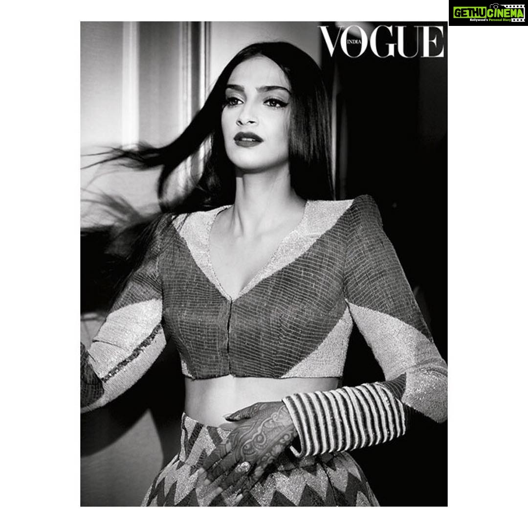 Sonam Kapoor Instagram - #EverydayPhenomenal💫 @anandahuja For @VogueIndia In @anamikakhanna.in Photographed by: @signe_vilstrup Creative direction by: @anaitashroffadajania Jewellery by: @kapoor.sunita Sonam styled by: @rheakapoor Hair & Make Up by: @namratasoni Anand styled by: @abhilashatd