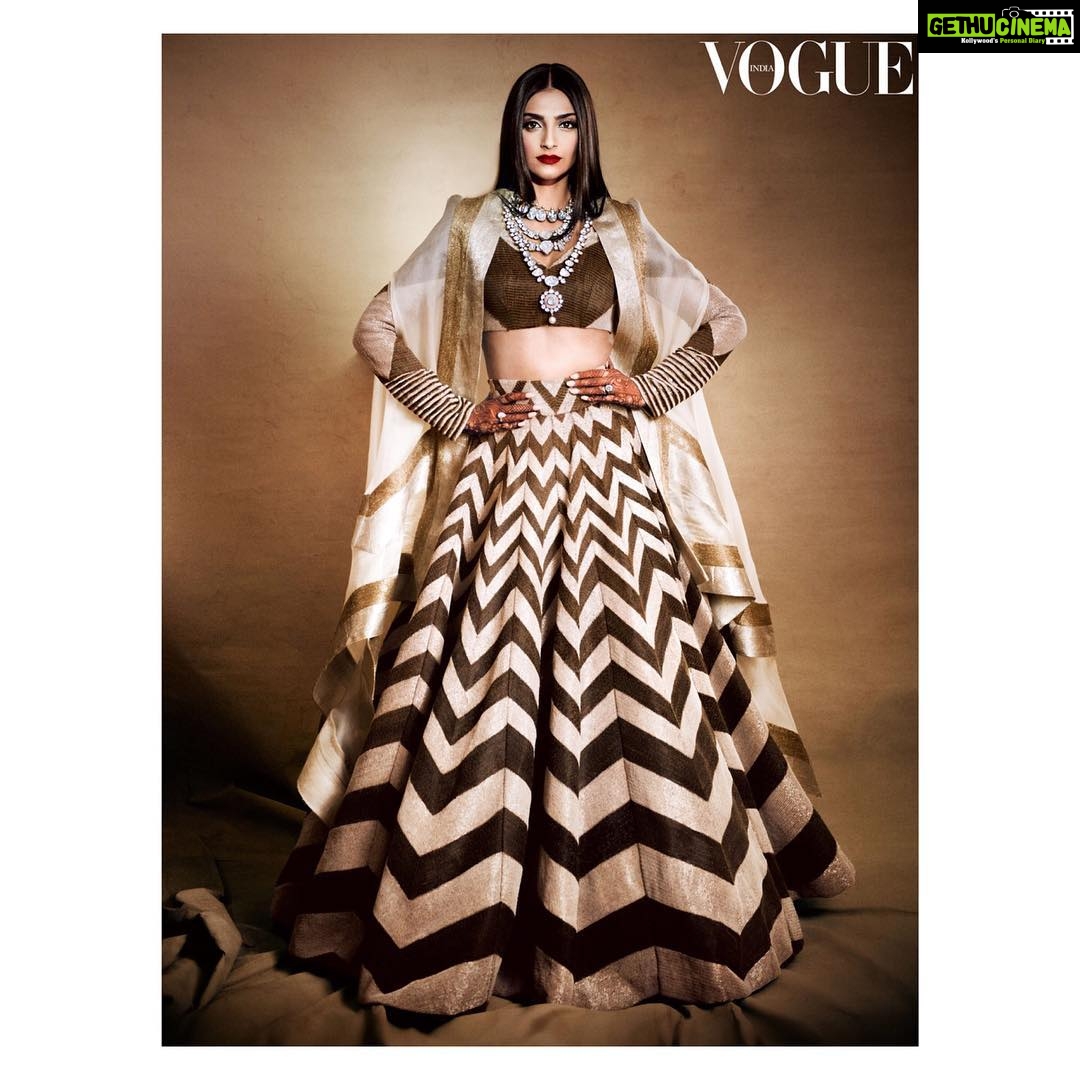 Sonam Kapoor Instagram - #EverydayPhenomenal💫 @anandahuja For @VogueIndia In @anamikakhanna.in Photographed by: @signe_vilstrup Creative direction by: @anaitashroffadajania Jewellery by: @kapoor.sunita x @amrapalijewels Styled by: @rheakapoor Hair & Make Up by: @namratasoni Anand styled by: @abhilashatd